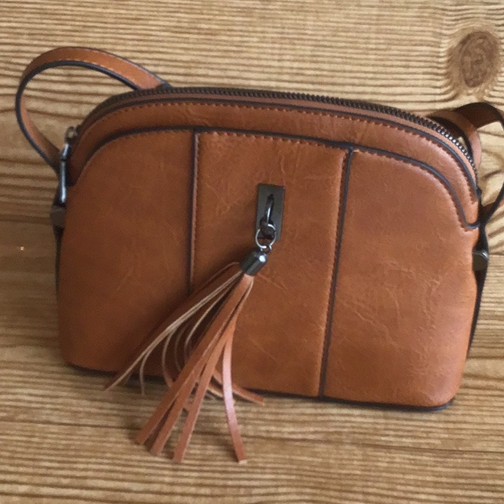 NWOT Sam & Hadley Brown Shoulder handbag w/3 small pockets